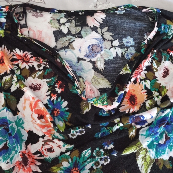H&M Floral Print T-shirt - Picture 4 of 4